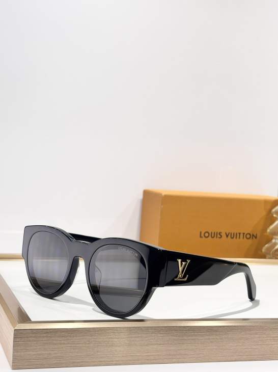 Picture of Louis Vuitton Sunglasses _SKUfw76991380fw